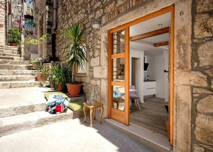 Apartment Cetto-Historic Centre